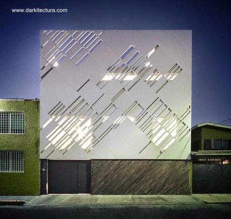 Fachada de panel de aluminio en casa de Ciudad de México 2013