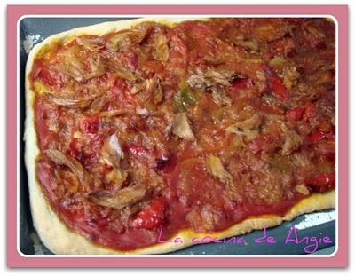 COCA DE PEBRERA Y TOMACA