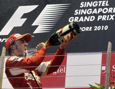 ALONSO GANA EN SINGAPUR Y SE ENCAMINA HACIA EL TÍTULO DEL MUNDIAL DE F1