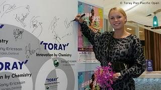 ESTAMPÓ SU FIRMA PARA EL WTA CHAMPIONSHIPS