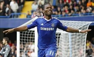 La efectividad del Chelsea con gol de Drogba derrota al Arsenal( 2-0)