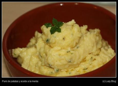 Puré de patatas con aceite y menta. Estupendo!