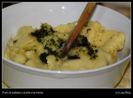 Puré de patatas con aceite y menta. Estupendo!