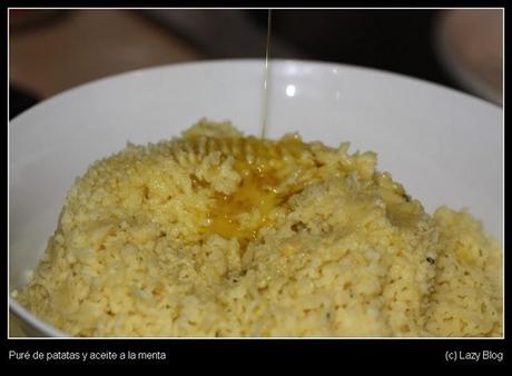 Puré de patatas con aceite y menta. Estupendo!