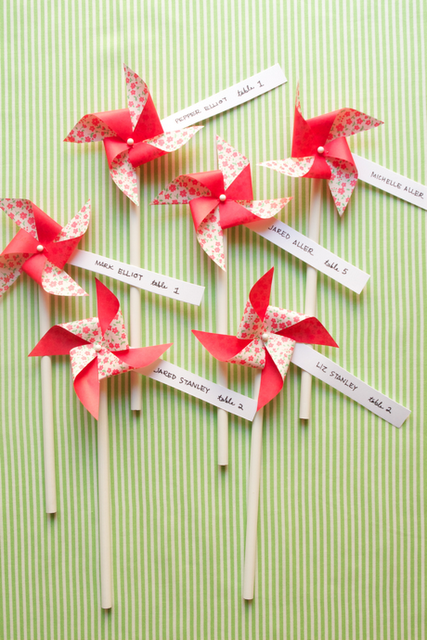 Organización Mesas: Molinillos de viento con nº de mesa