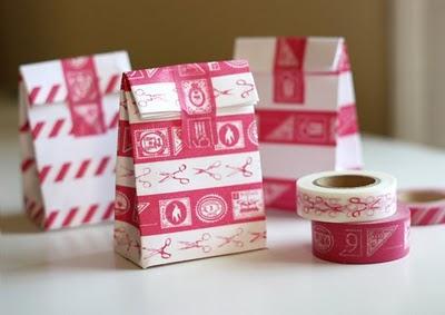 Packaging Regalos: Bolsa de regalo con sobres y cinta adhesiva