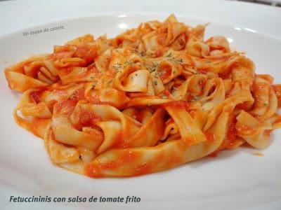 Máquina de hacer pasta Imperia: Fetuccinis con salsa de tomate frito