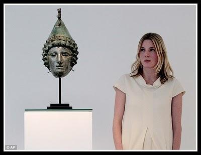 ESPECTACULAR CASCO ROMANO SUBASTADO EN 10 VECES SU VALOR DE SALIDA ESPECTACULAR CASCO ROMANO SUBASTADO EN 10 VECES SU VALOR DE SALIDA