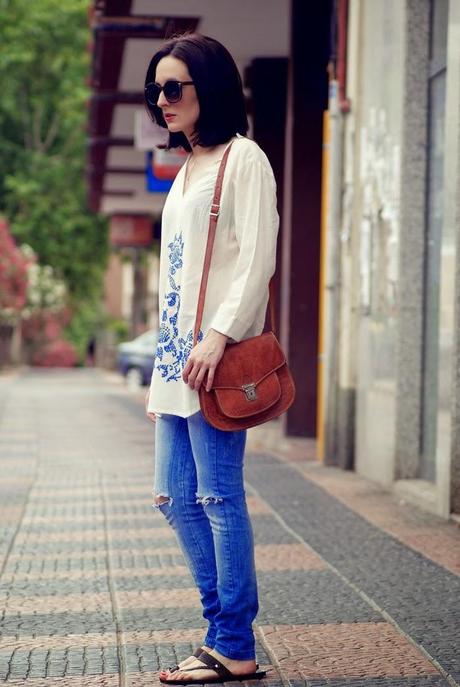 Hippie weekendLlevo:Blusa: Easy wearVaqueros: SferaSandal...