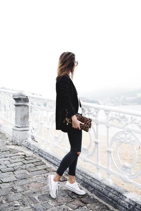 San_Sebastian-Lovers_And_Friends-Leopard_Clutch-Clare_Vivier-35