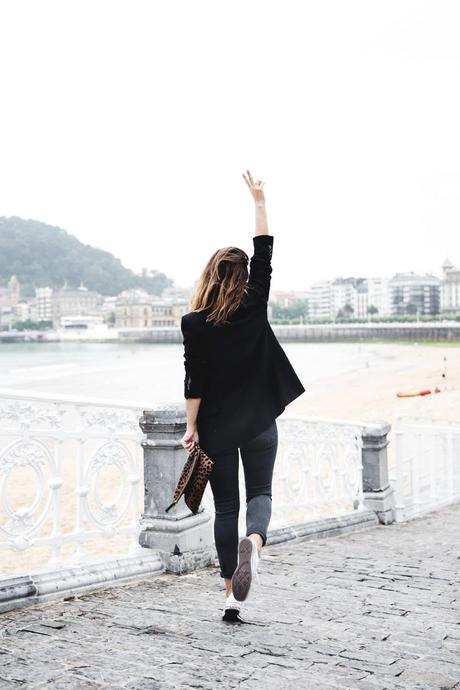 San_Sebastian-Lovers_And_Friends-Leopard_Clutch-Clare_Vivier-37