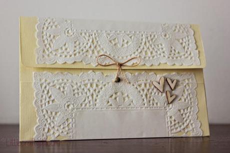 Cómo hacer un sobre para bodas con un folio y una blonda