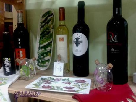 Pequeña seleccion de vinos en el taller de Lola