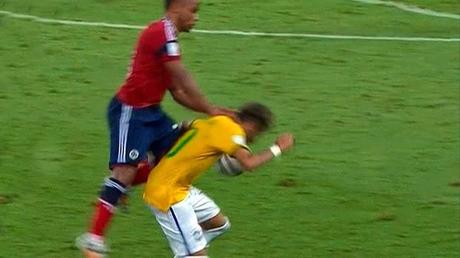 FIFA no sancionó a colombiano Camilo Zúñiga que lesionó a Neymar
