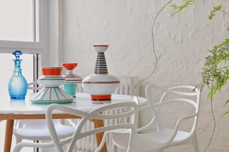 UNA CASA EN MADRID DECORADA CON BLANCO ÓPTICO Y NARANJA