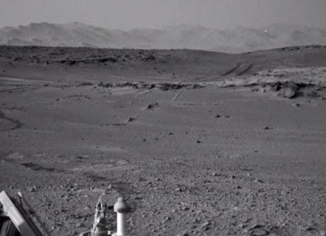 CURIOSITY VUELVE A CAPTAR UN OVNI MARTE