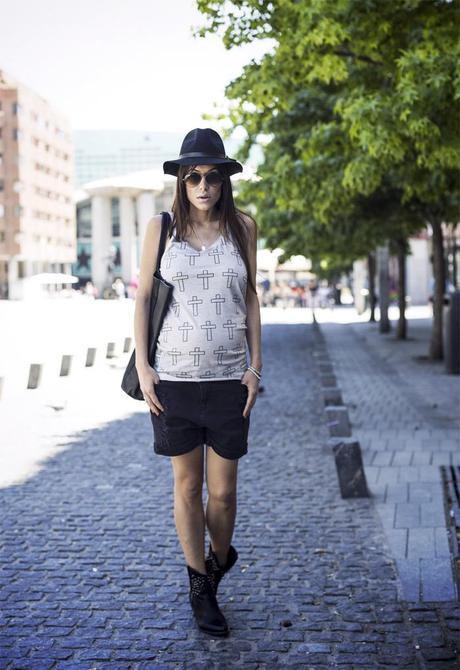 street style barbara crespo acroix eleven paris tshirt dress fashion blogger outfit blog de moda street style barbara crespo acroix eleven paris tshirt dress fashion blogger outfit blog de moda