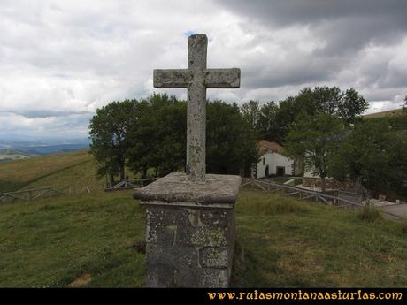 Ruta Cangas - Acebo: Cruz en el santuario del Acebo