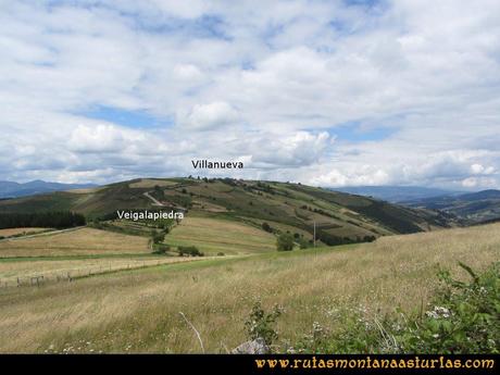 Ruta Cangas - Acebo: Subiendo al Acebo, vista sobre Veigalapiedra y Villanueva