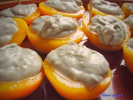 Melocotones rellenos de crema roquefort