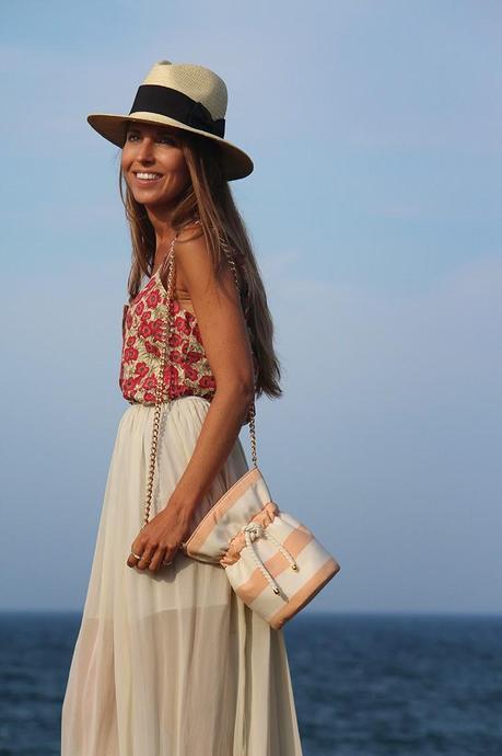 S E A & F L O W E R S