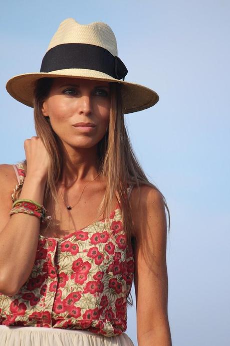 S E A & F L O W E R S