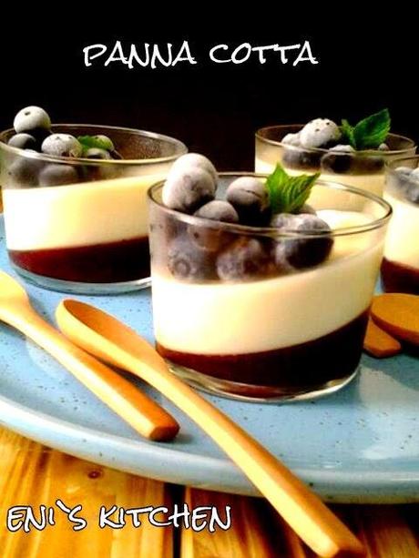 Panna Cotta con canela y frutos del bosque/ Panna Cotta con canela y limon, crumble de galletas y coco rallado! - Panna Cotta cu scortisoara si fructe de padure sau Panna Cotta cu scortisoara si lamaie , crocanti de biscuiti si cocos!