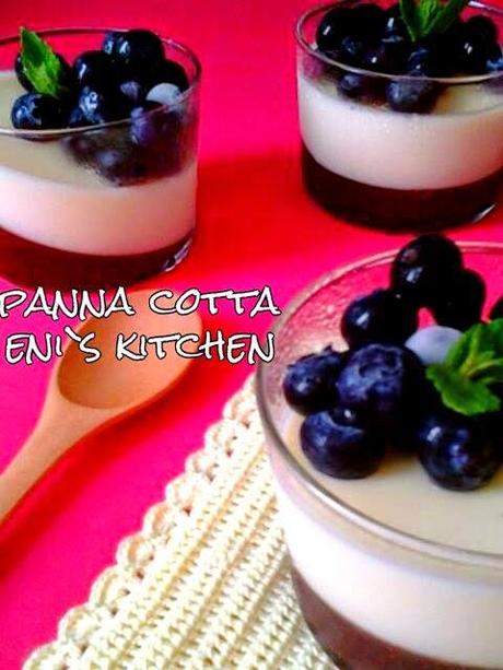 Panna Cotta con canela y frutos del bosque/ Panna Cotta con canela y limon, crumble de galletas y coco rallado! - Panna Cotta cu scortisoara si fructe de padure sau Panna Cotta cu scortisoara si lamaie , crocanti de biscuiti si cocos!
