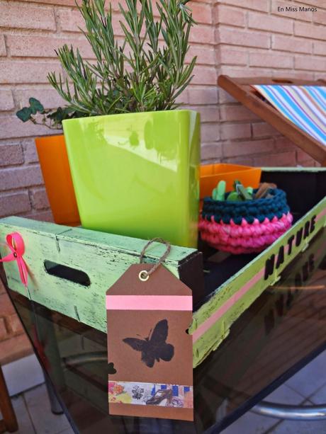 Más terraza y una caja de frutas