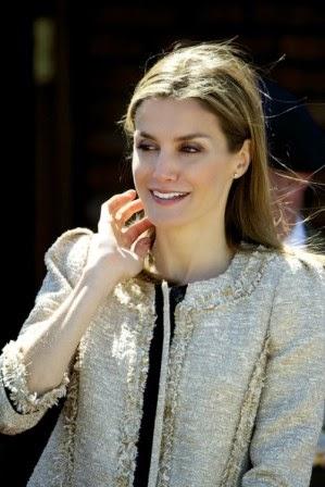 Dña. Letizia en la entrega de despachos en la Academia del Aire de León. ¿Acierta en esta ocasión?