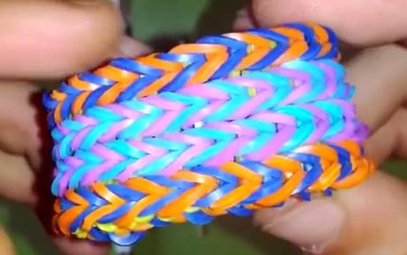 Cómo hacer una pulsera cuadruple fishtail de gomas