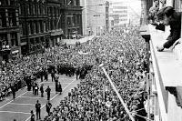 50 AÑOS: 10 JULIO 1964 - EL REGRESO Y ESTRENO DE 'A HARD DAY'S NIGHT' LIVERPOOL ( 2 VIDEOS )