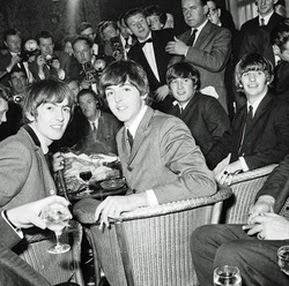 50 AÑOS: 10 JULIO 1964 - EL REGRESO Y ESTRENO DE 'A HARD DAY'S NIGHT' LIVERPOOL ( 2 VIDEOS )