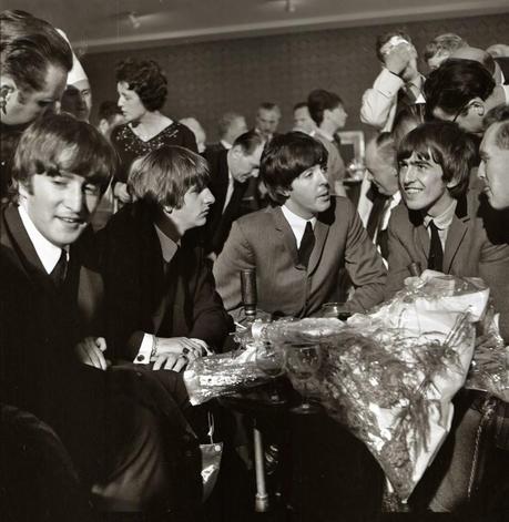 50 AÑOS: 10 JULIO 1964 - EL REGRESO Y ESTRENO DE 'A HARD DAY'S NIGHT' LIVERPOOL ( 2 VIDEOS )