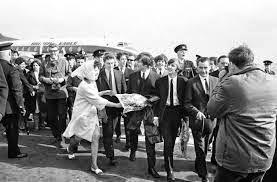 50 AÑOS: 10 JULIO 1964 - EL REGRESO Y ESTRENO DE 'A HARD DAY'S NIGHT' LIVERPOOL ( 2 VIDEOS )