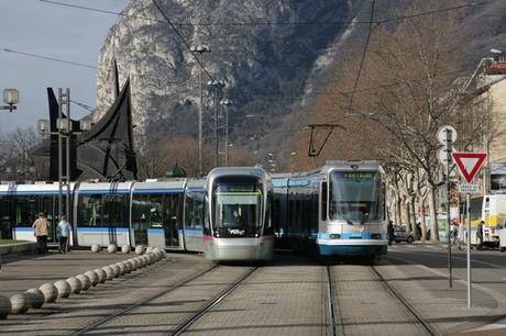 Ejemplo de transporte urbano ecointeligente: tranvía en Grenoble