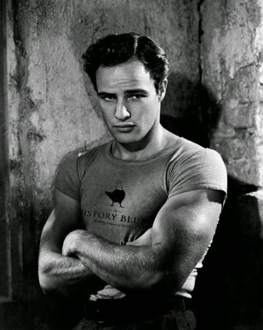 Fashion Icon: Los Aportes de Brando en el cine y moda.