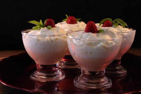 Mousse de mascarpone con fondo de crema de limoncello