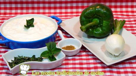 Receta fácil de salsa de yogur con menta