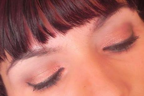 A todo coral: Look, manicura y outfit