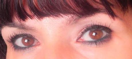 A todo coral: Look, manicura y outfit