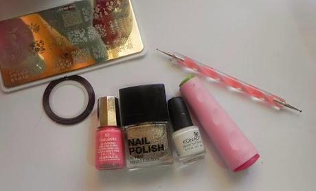 A todo coral: Look, manicura y outfit