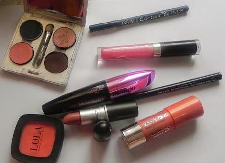 A todo coral: Look, manicura y outfit