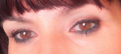 A todo coral: Look, manicura y outfit