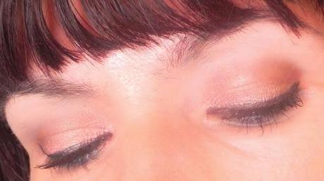 A todo coral: Look, manicura y outfit