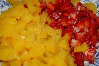 MUSLO DE POLLO CON SALSA DE FRUTAS MUSLO DE POLLO CON SALSA DE FRUTAS