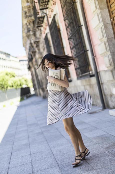 street style barbara crespo hakei striped pattern dress fashion blogger outfit blog de moda