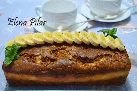 Pastel de plátano relleno de queso crema