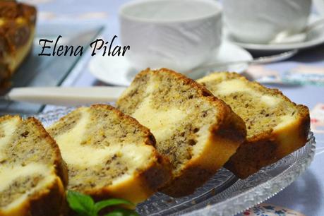 Pastel de plátano relleno de queso crema