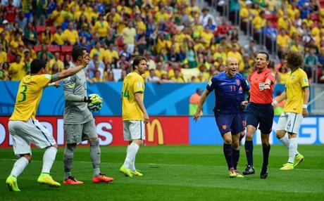 Brasil se despide de su afición con otra goleada